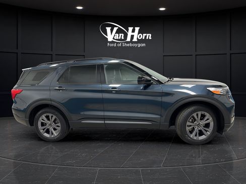 Used 2023 Ford Explorer XLT w/ Equipment Group 202A AWD/4WD image 8