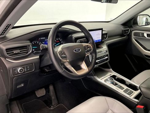 Used 2021 Ford Explorer XLT w/ Equipment Group 202A RWD image 16