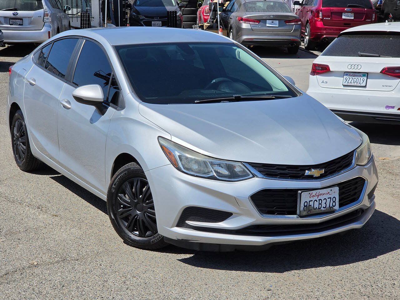 Used 2018 Chevrolet Cruze LS FWD image 2