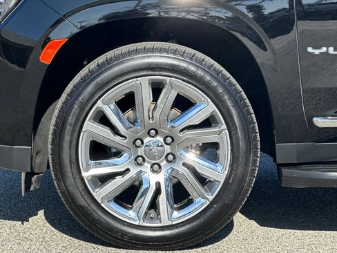 Used 2021 GMC Yukon XL SLT w/ Rear Media and Nav Package image 25