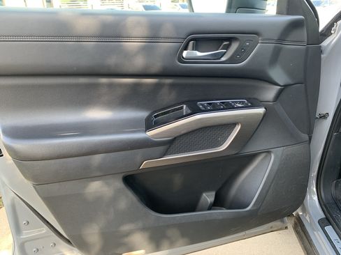 Used 2022 Nissan Pathfinder Platinum w/ Cargo Package FWD image 14