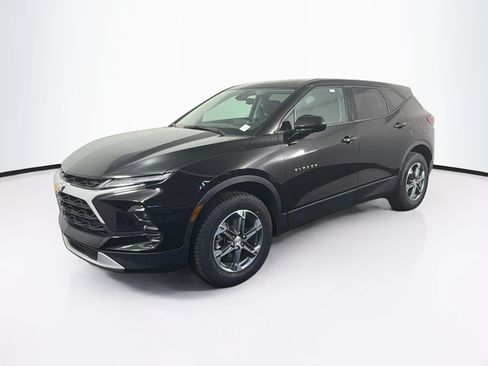 Used 2025 Chevrolet Blazer LT FWD image 3