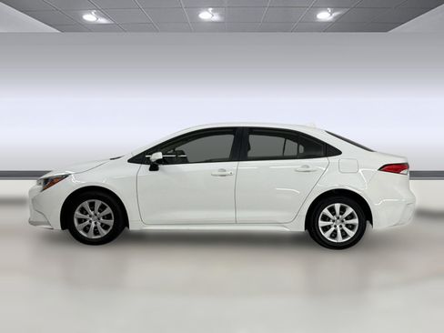 Used 2020 Toyota Corolla LE FWD image 2