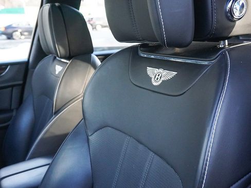 Used 2019 Bentley Bentayga V8 image 41