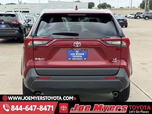 Used 2025 Toyota RAV4 LE image 5