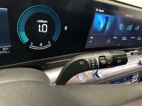 Used 2025 Hyundai Kona SEL image 14