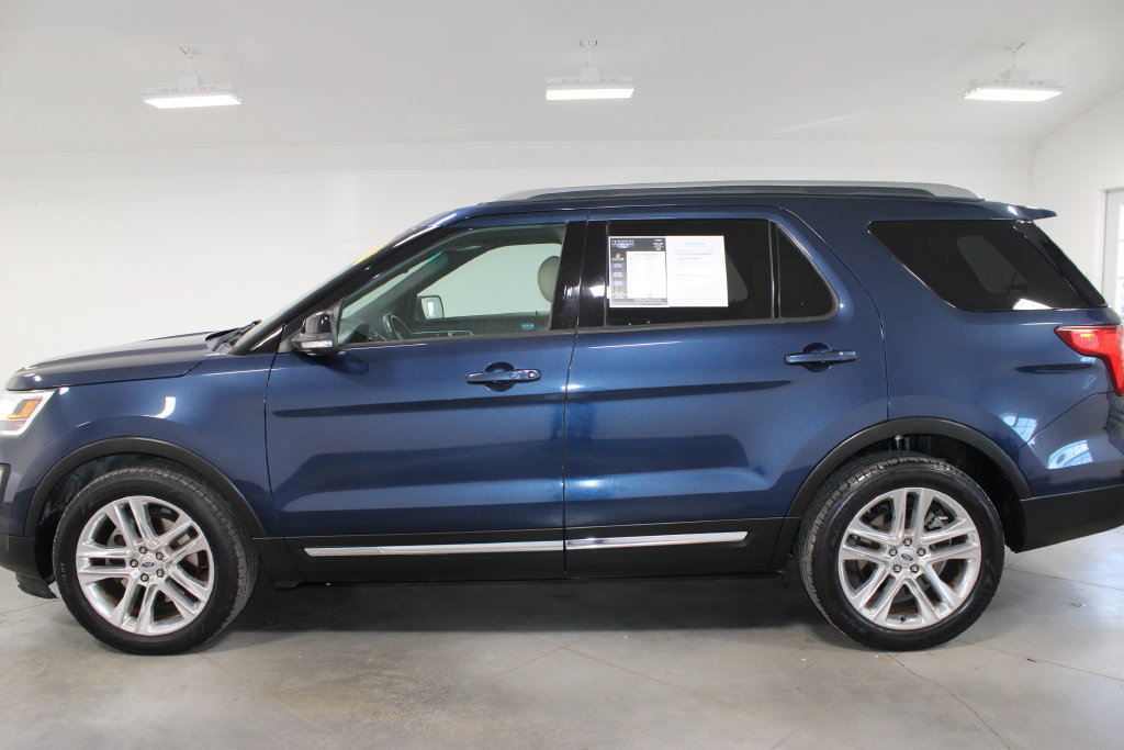 Used 2017 Ford Explorer XLT w/ Equipment Group 202A FWD image 6