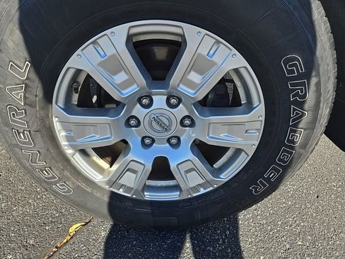 Used 2019 Nissan Titan SV w/ SV Convenience Package image 38