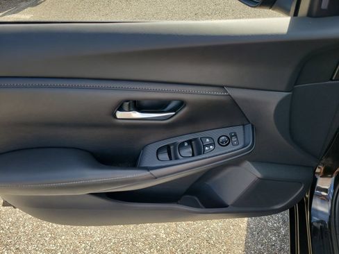 Used 2022 Nissan Sentra SV w/ Lighting Package FWD image 12