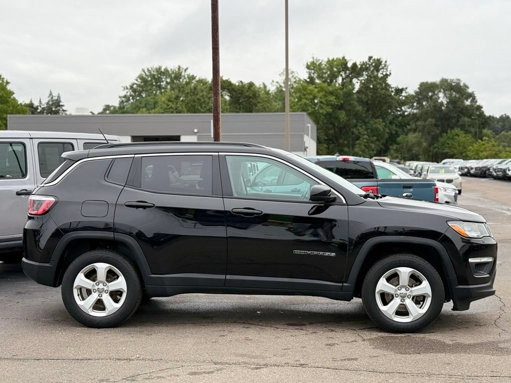 Used 2018 Jeep Compass Latitude w/ Cold Weather Group AWD/4WD image 27