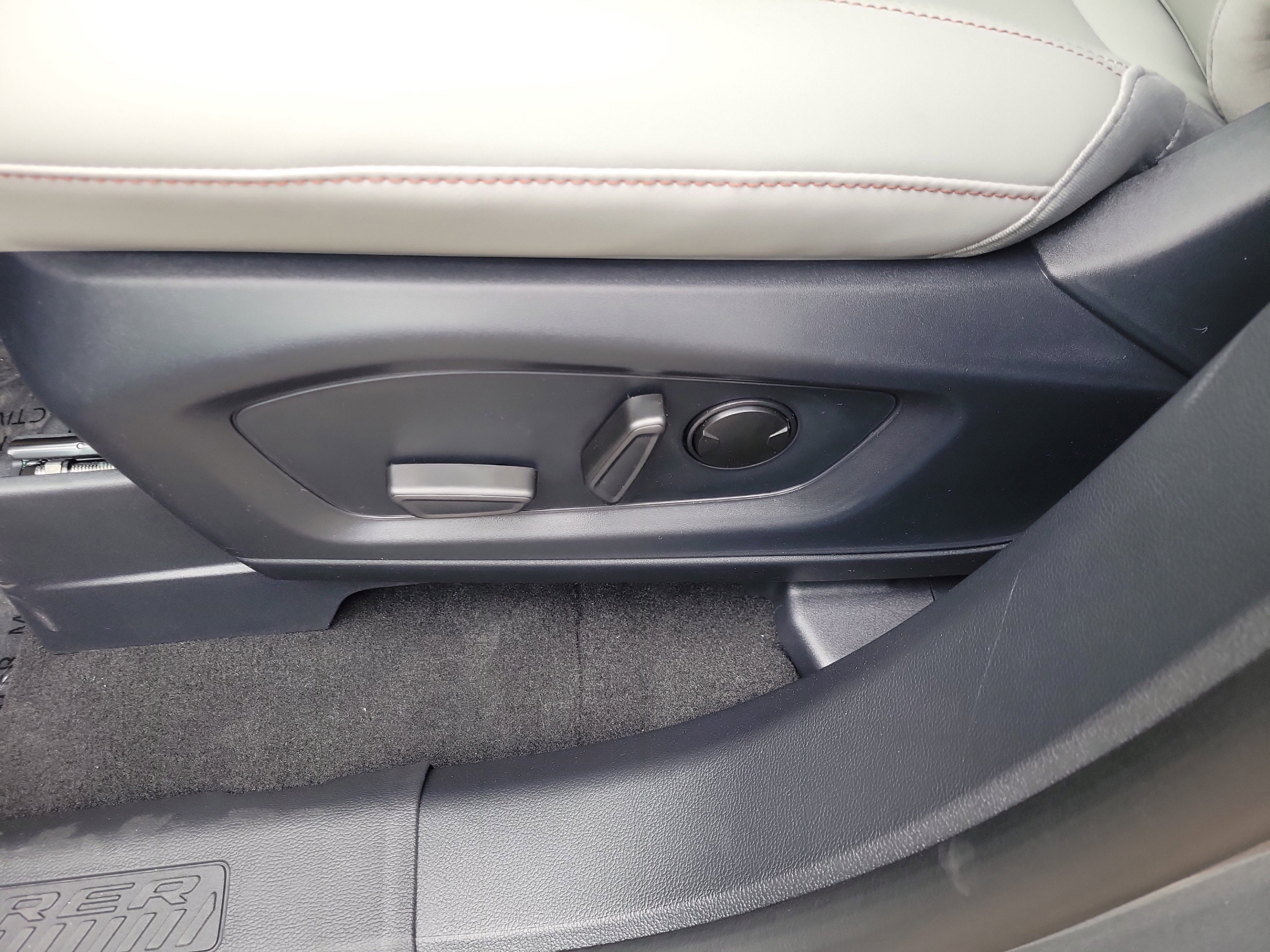 New 2026 Ford Explorer Active w/ Active Comfort Package RWD image 9