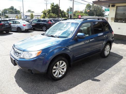 Used 2013 Subaru Forester 2.5X Premium w/ All-Weather Plus Pkg AWD/4WD image 1