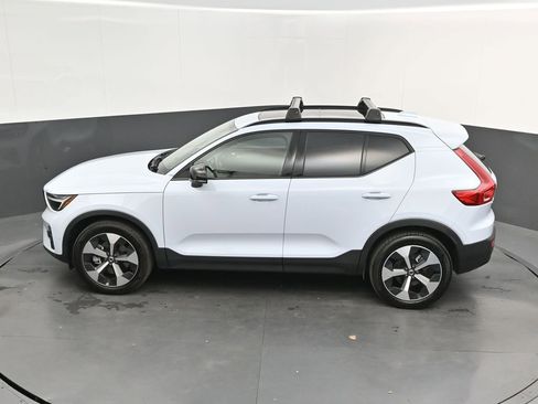 Certified 2025 Volvo XC40 B5 Plus AWD/4WD image 24