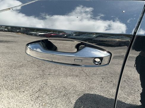 Certified 2025 Nissan Kicks SR FWD image 46