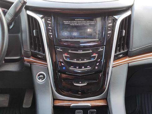Used 2020 Cadillac Escalade 2WD image 29