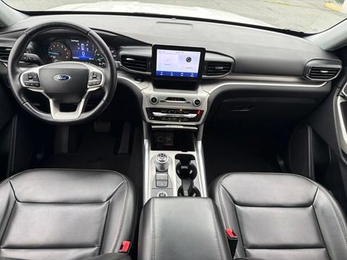 Used 2022 Ford Explorer XLT w/ Equipment Group 202A AWD/4WD image 15