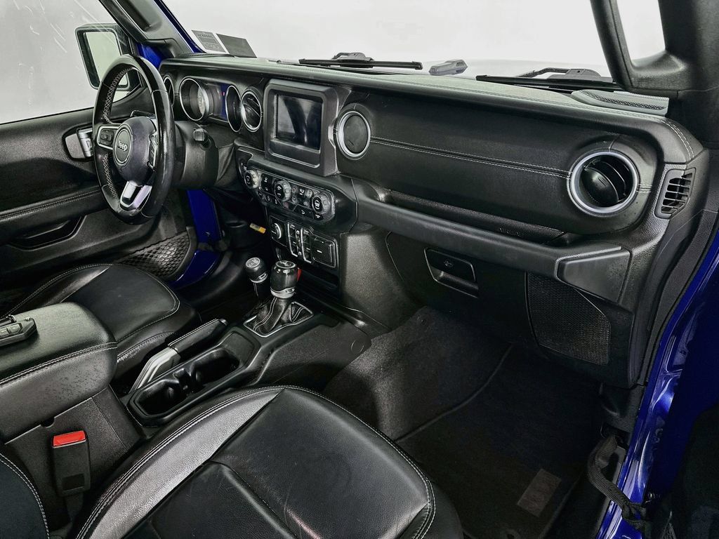 Used 2020 Jeep Wrangler Unlimited Sahara AWD/4WD image 31
