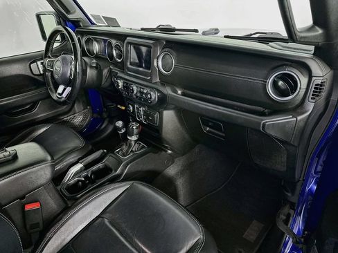 Used 2020 Jeep Wrangler Unlimited Sahara AWD/4WD image 31