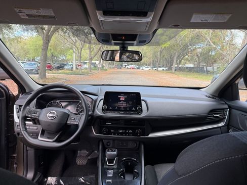 Used 2025 Nissan Rogue SV image 30