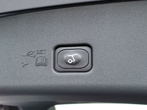 Used 2024 Lincoln Nautilus Reserve image 21