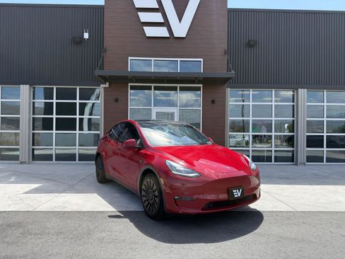 Used 2021 Tesla Model Y Long Range AWD/4WD image 2