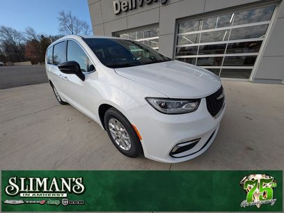 New 2026 Chrysler Pacifica Select