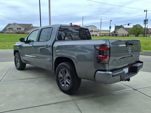 Used 2025 Nissan Frontier SV AWD/4WD image 5