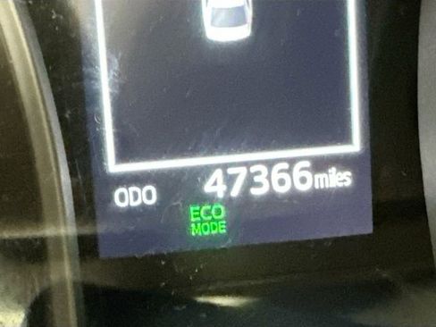 Used 2023 Toyota Camry SE FWD image 15