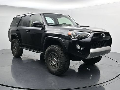 Used 2019 Toyota 4Runner TRD Off-Road AWD/4WD image 2