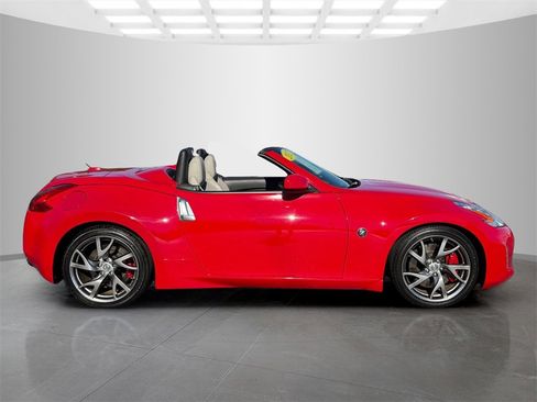 Used 2017 Nissan 370Z Touring Sport image 7