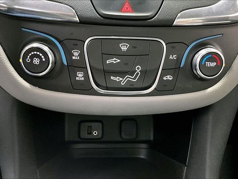 Used 2018 Chevrolet Equinox LS image 15