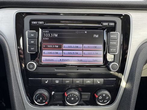 Used 2013 Volkswagen Passat 2.5 SE image 19