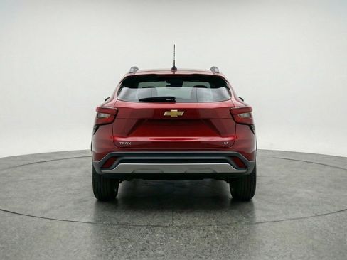 Used 2025 Chevrolet Trax LT image 7