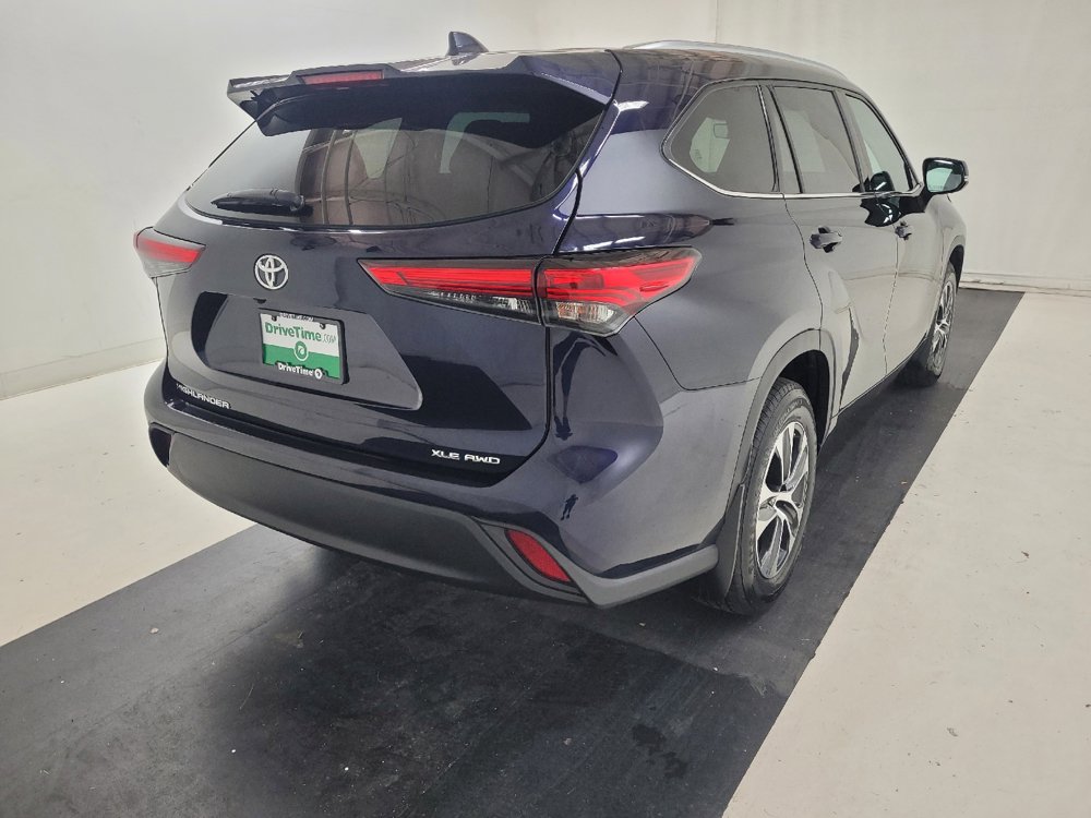Used 2021 Toyota Highlander XLE AWD/4WD image 9