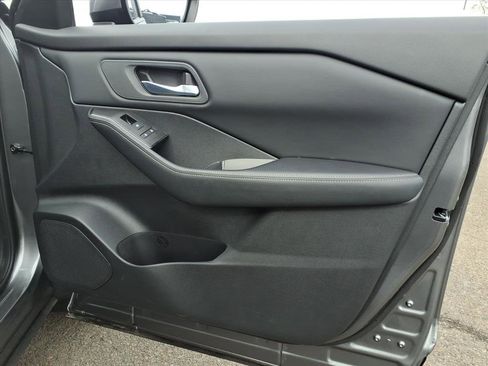 Certified 2025 Nissan Rogue SV image 12