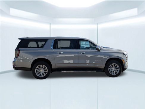 New 2025 Chevrolet Suburban Premier image 6