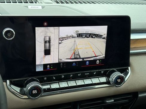 Used 2023 GMC Canyon Denali w/ Denali Black Edition image 23