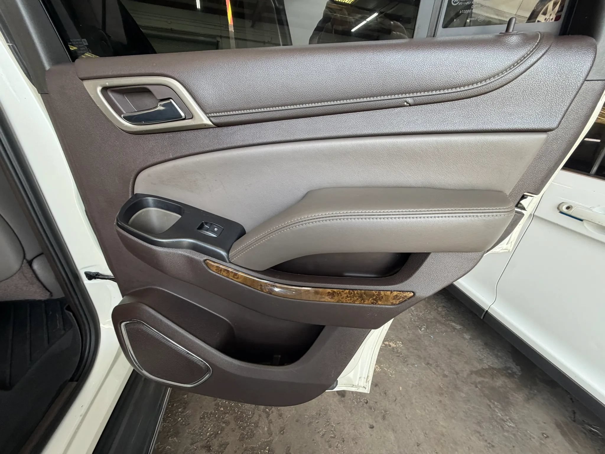 Used 2015 GMC Yukon Denali w/ Touring Package AWD/4WD image 30