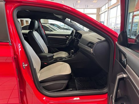 Used 2019 Volkswagen Jetta R-Line w/ R-Line Cold Weather Package image 21