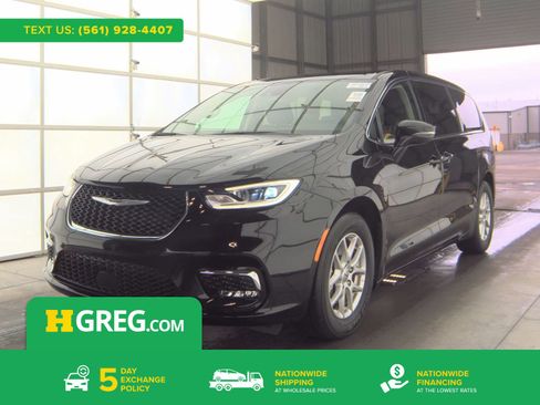 Used 2024 Chrysler Pacifica Touring-L image 1