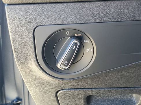 Used 2019 Volkswagen Tiguan SE image 25