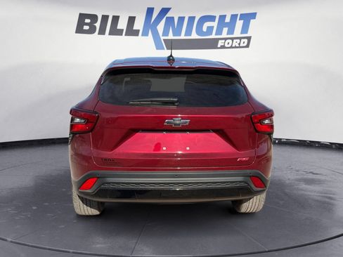 Used 2024 Chevrolet Trax RS w/ Driver Confidence Package FWD image 4