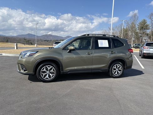 Certified 2023 Subaru Forester Premium w/ Popular Package #2 image 4