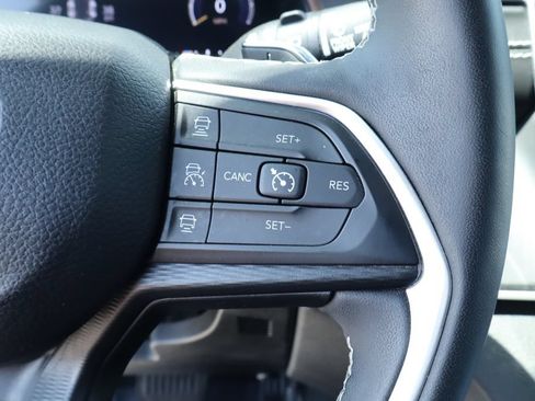 Used 2023 Jeep Grand Cherokee Altitude AWD/4WD image 23