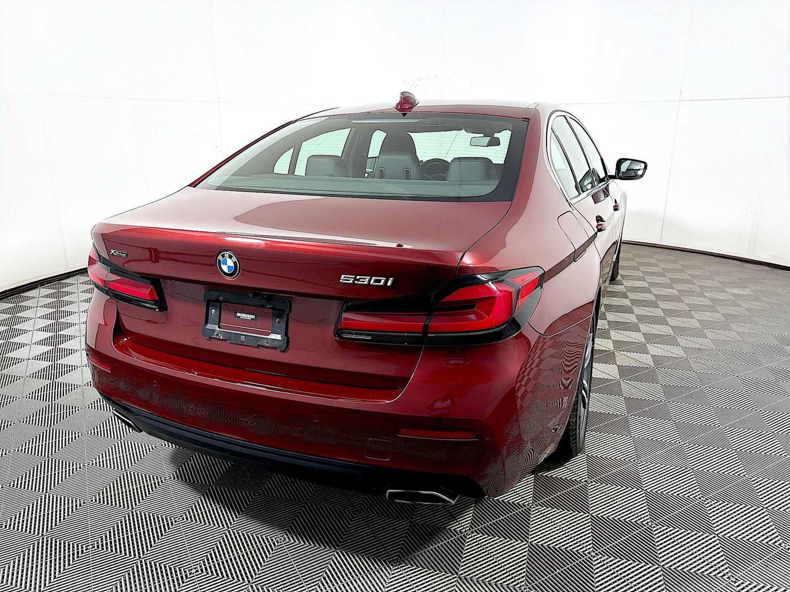 Used 2023 BMW 530i xDrive w/ Convenience Package AWD/4WD image 6