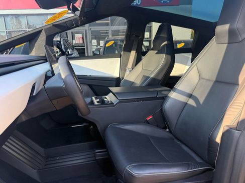 Used 2024 Tesla Cybertruck AWD Crew Cab image 27
