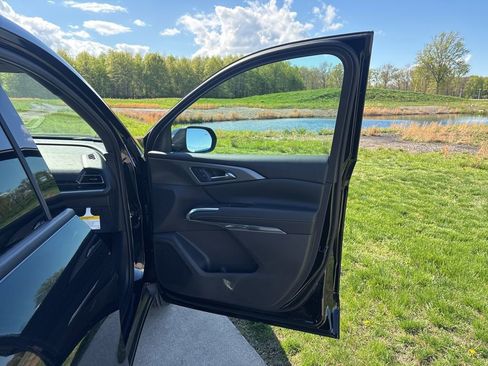 New 2026 Chevrolet Traverse LT w/ Midnight/Sport Edition FWD image 28