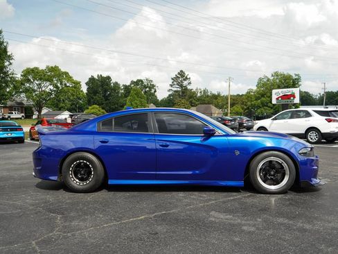 Used 2018 Dodge Charger SRT Hellcat w/ Harman/Kardon Audio Group RWD image 2