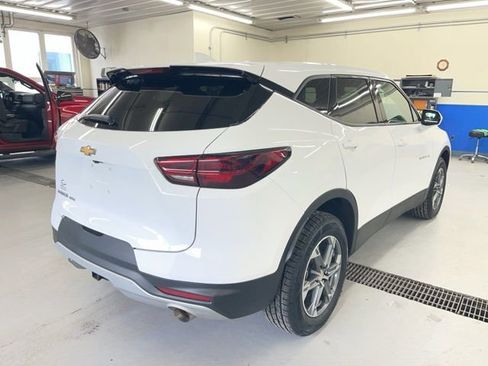 Used 2025 Chevrolet Blazer LT image 3