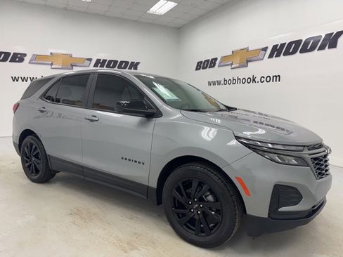 Used 2023 Chevrolet Equinox LS w/ LS Convenience Package image 3